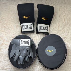 Everlast 4318 Punch Mits and Gloves Boxing  MMA Set